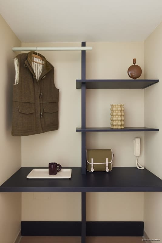 Desk area and shelves in a room at Hôtel des Victoires