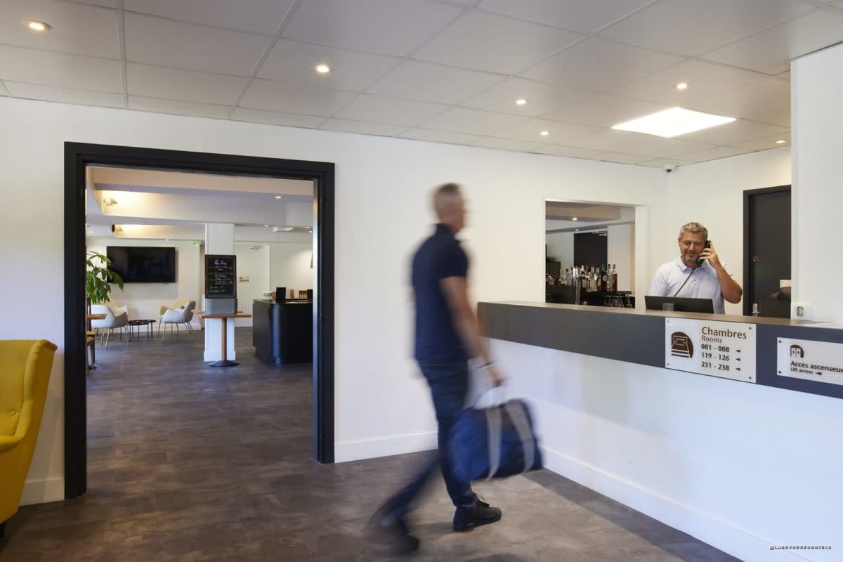 Reception at Hôtel Cyano in Fréjus