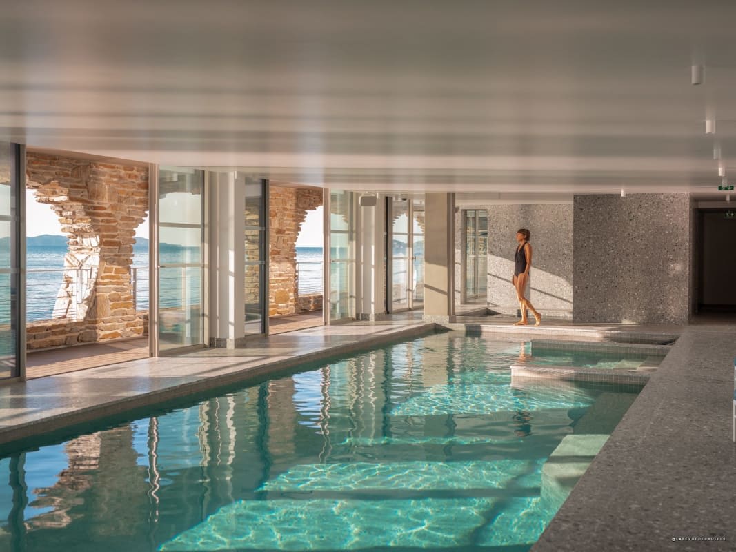 Indoor swimming pool of Spa L'Oiseau Bleu at Hôtel Les Roches