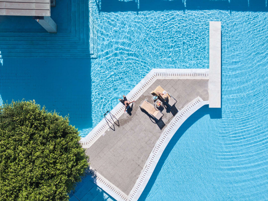 Le port Mandraki à Rhodes, en Grèce