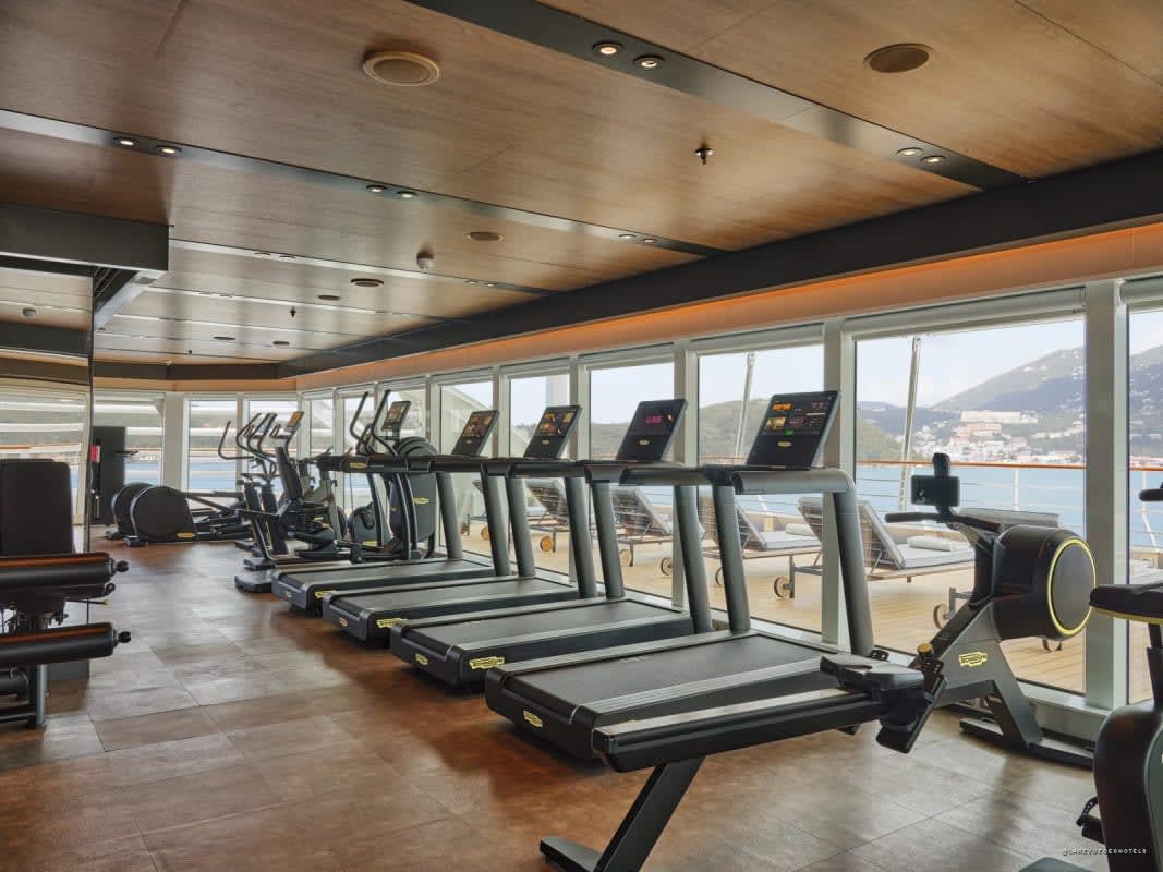 La salle de sport, face à la mer