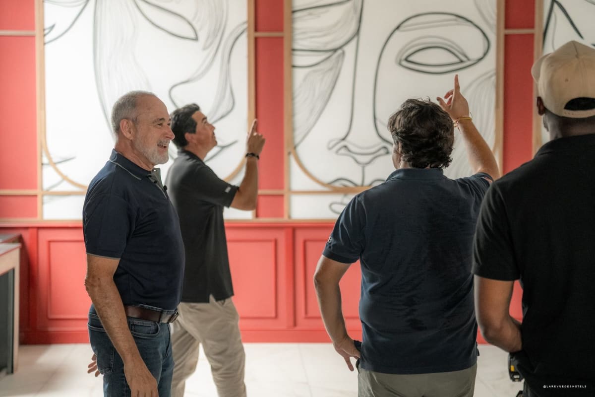 Luis Riu en visite sur le chantier du Riu Palace Phuket