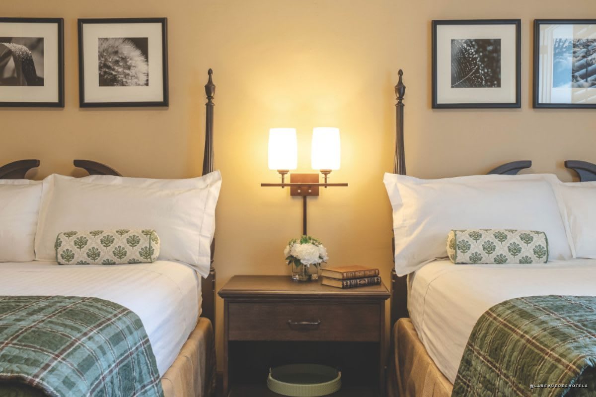 Une chambre du bâtiment principal du Mountain Lake Lodge