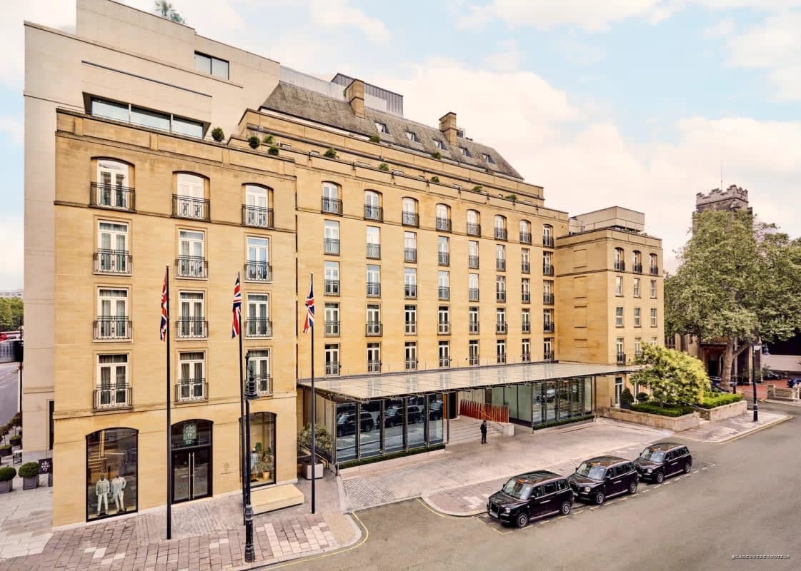 La façade de l'hôtel The Connaught à Mayfair, socle de la nouvelle marque de Constellation Hotels