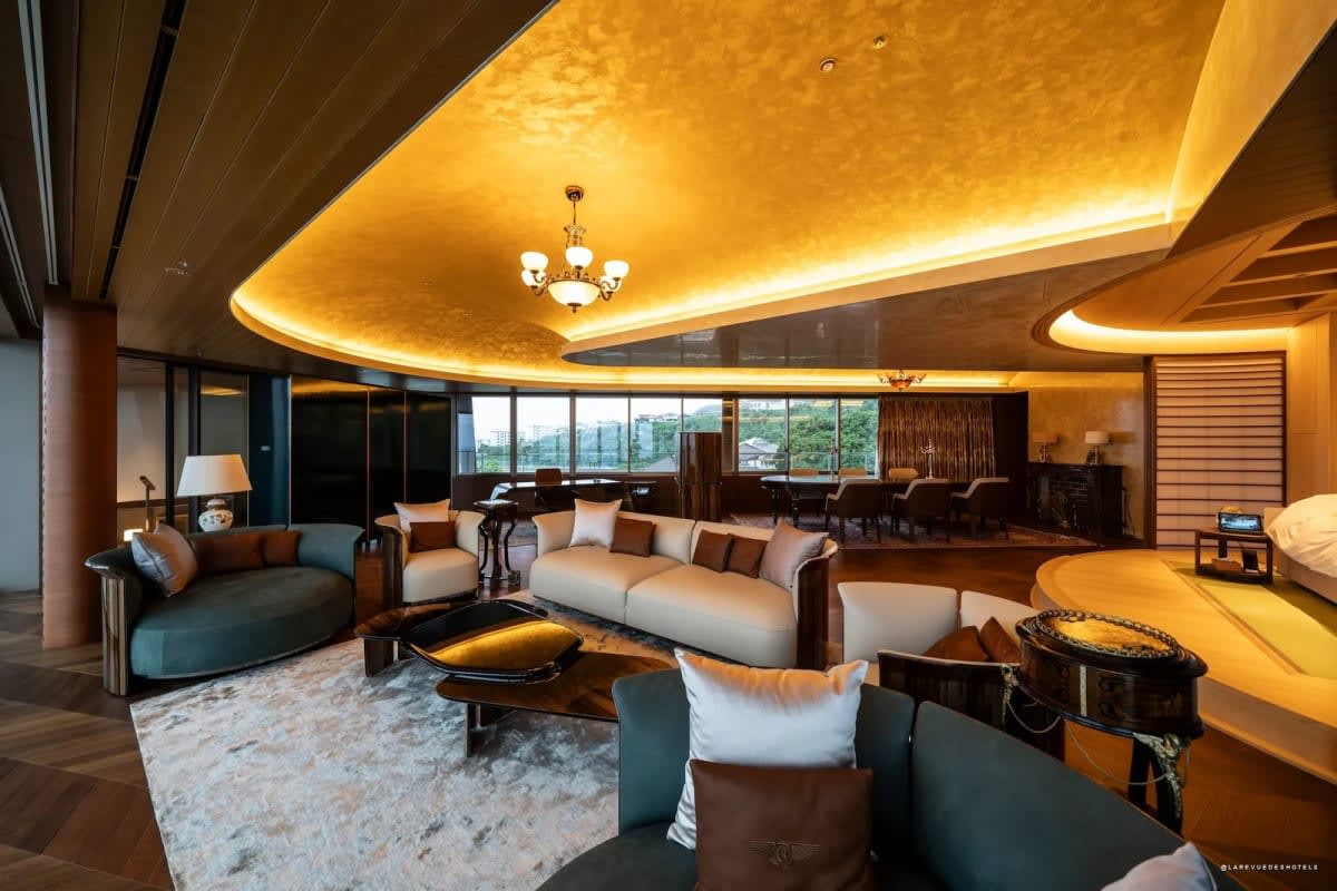 Le salon face à la baie d'Osaka