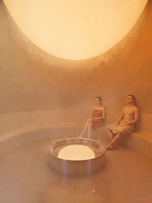 Le hammam sous sa lumière zénithale