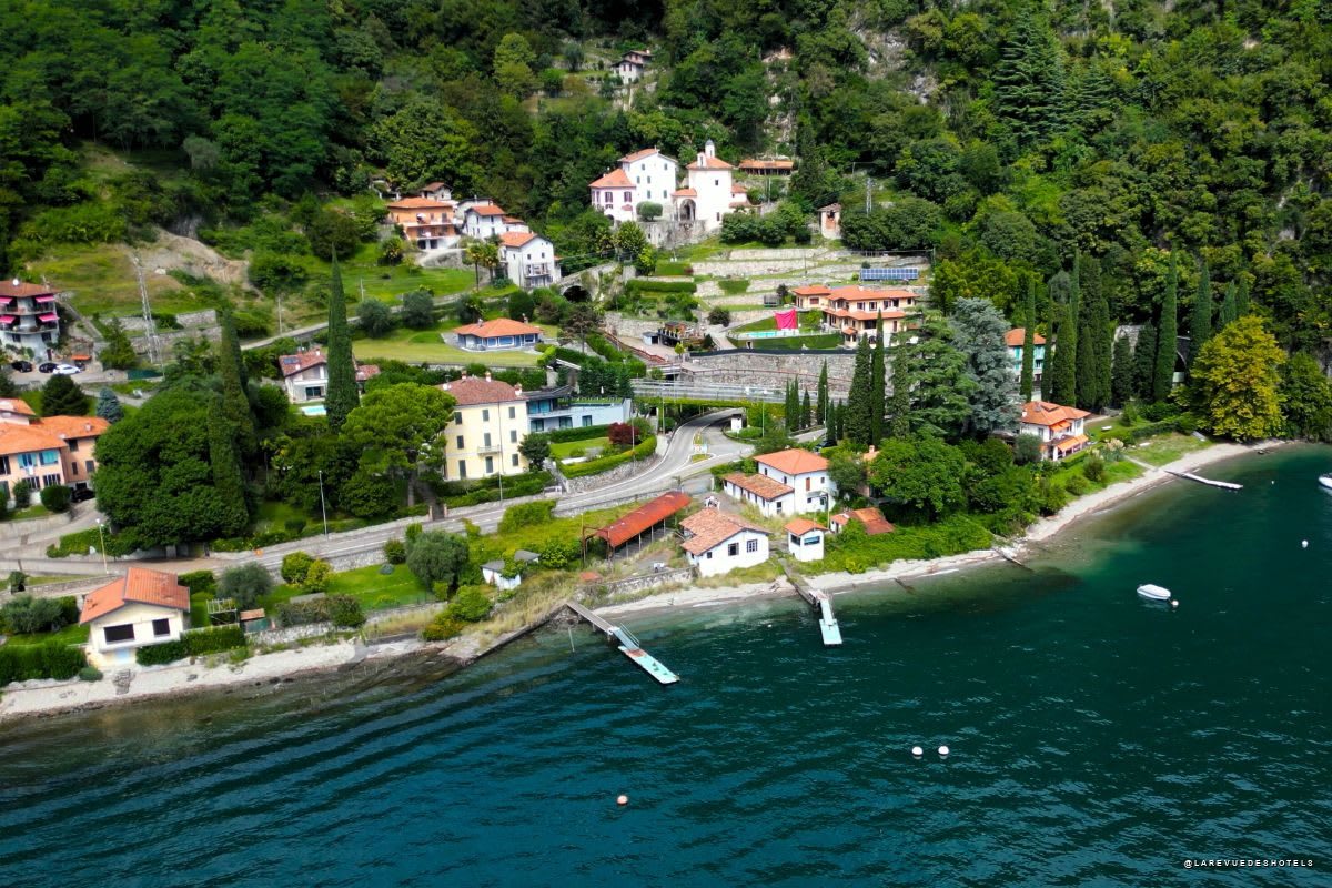 Vue aérienne de Menaggio et du site du futur Corinthia Lake Como, sur la rive occidentale du lac de Côme