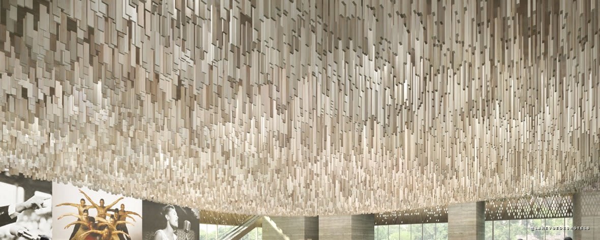 Plafond sculptural d'un espace de réception du Grand Hyatt Grand Cayman