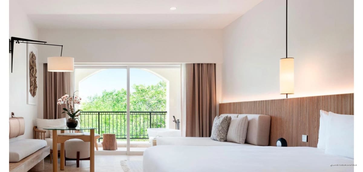 Suite avec balcon donnant sur la mangrove au Kimpton Tres Rios Riviera Maya