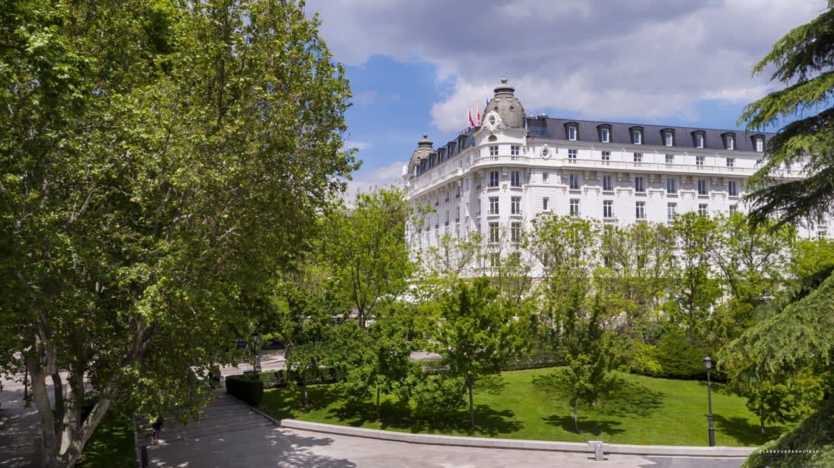 Façade du Mandarin Oriental Ritz, Madrid, vue depuis les jardins