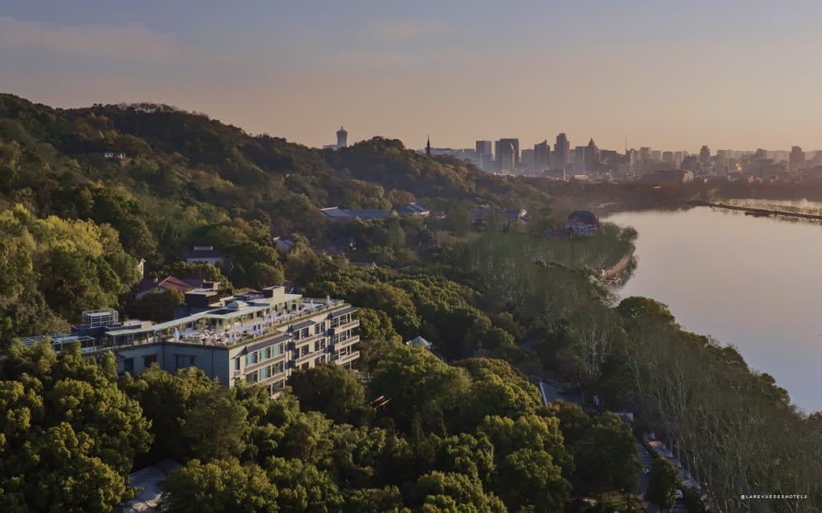 The Silk Lakehouse, Shangri-La Hangzhou, sur les rives du lac de l'Ouest