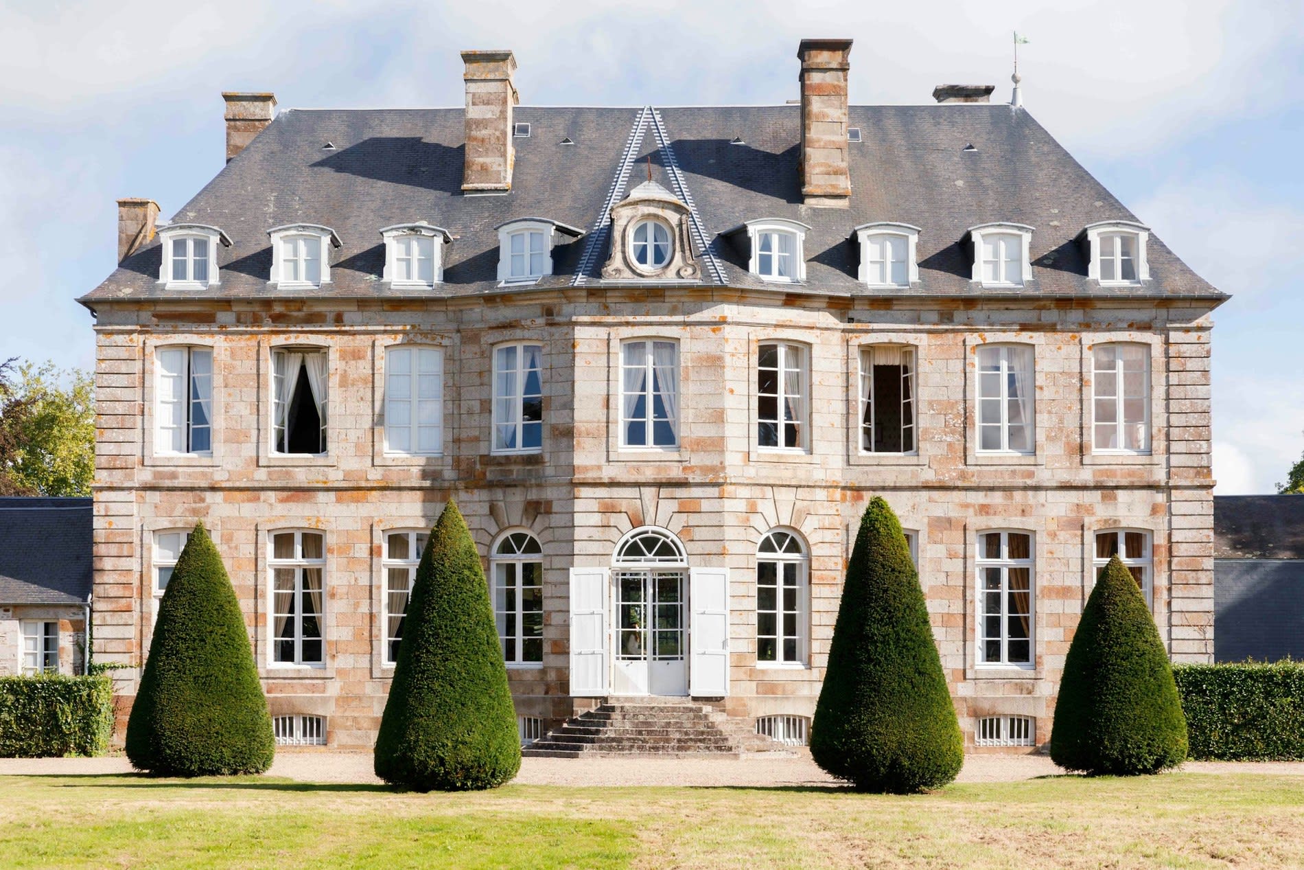 Le château de Boucéel et ses topiaires, en Normandie