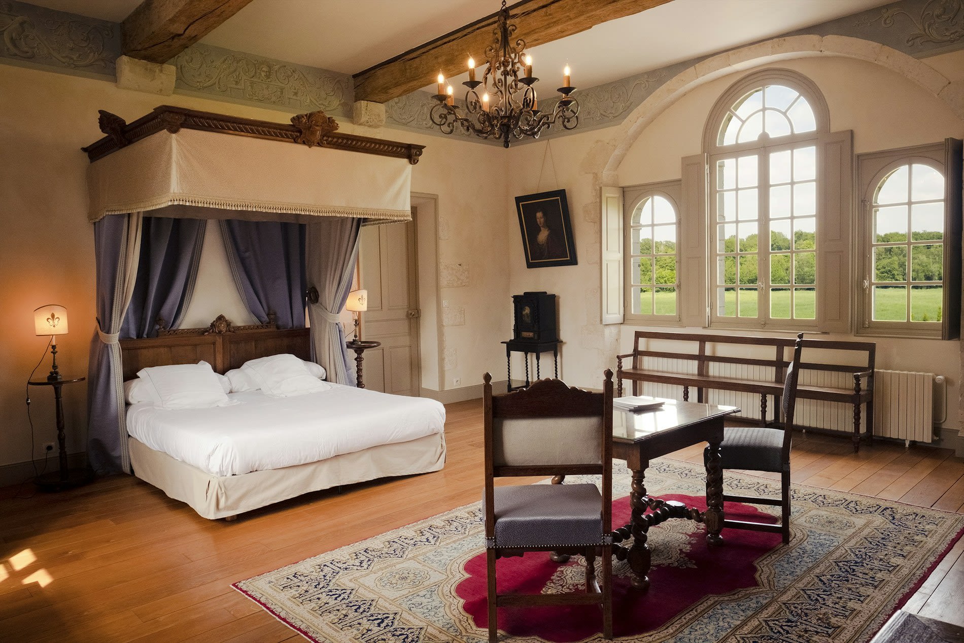 La chambre du Roi du château de Bonnemare et son lit à baldaquin
