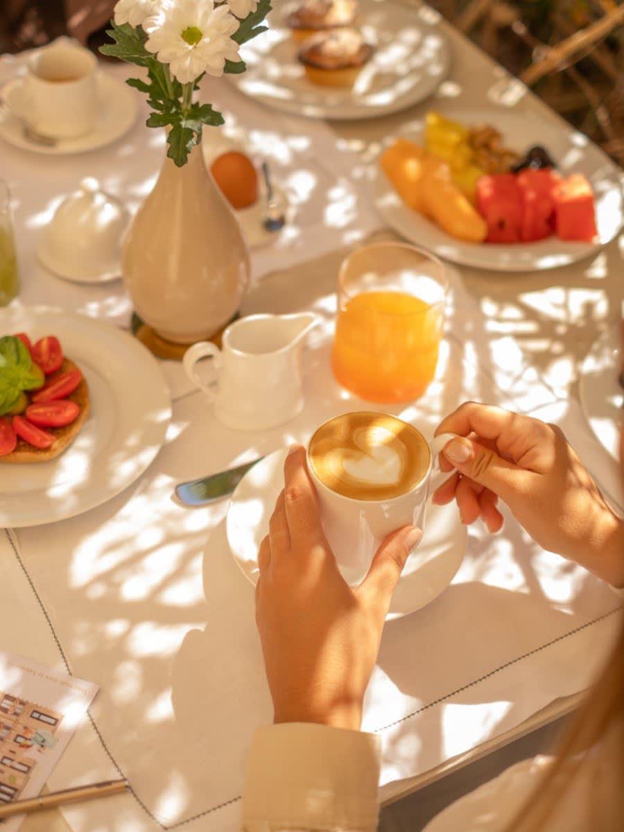 El desayuno servido en la terraza del Patria Palace