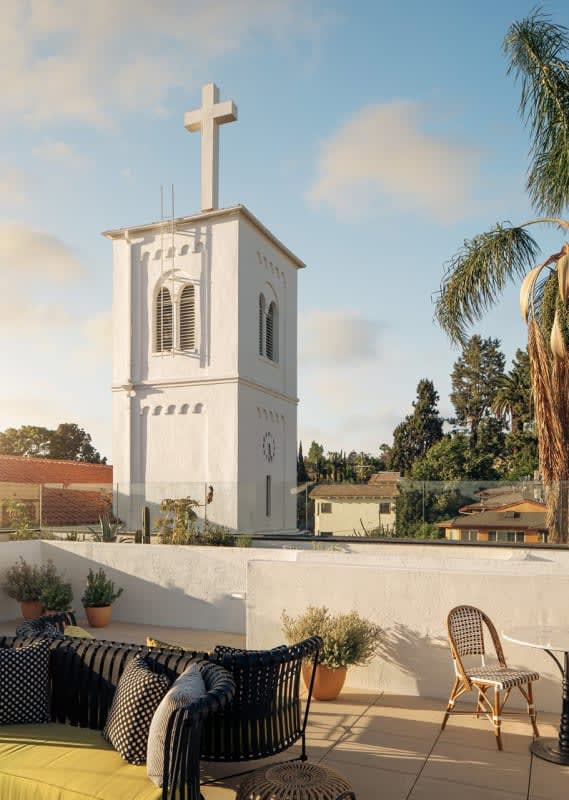 Le clocher de l'hôtel Lucile, ancienne église de 1931 à Silver Lake, Los Angeles