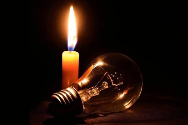 Reparații rețea electrică în Galați, muncitori cu echipament de lucru