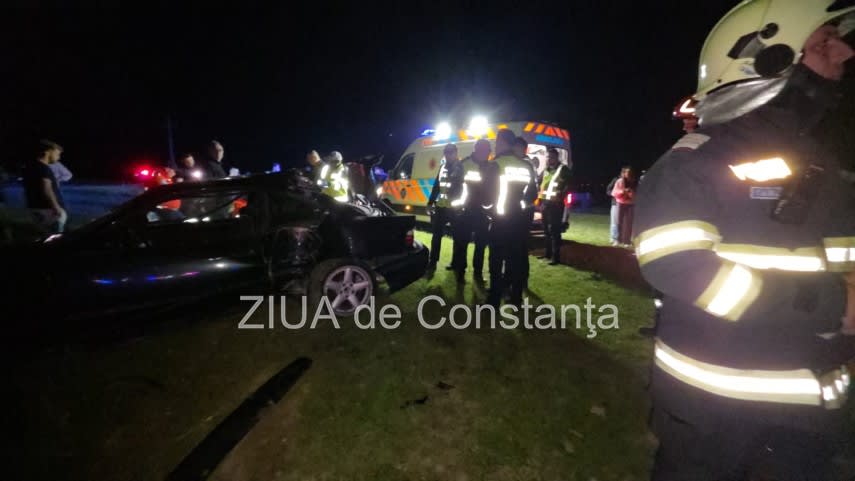 Mașină avariată după accidentul de la Mihail Kogălniceanu
