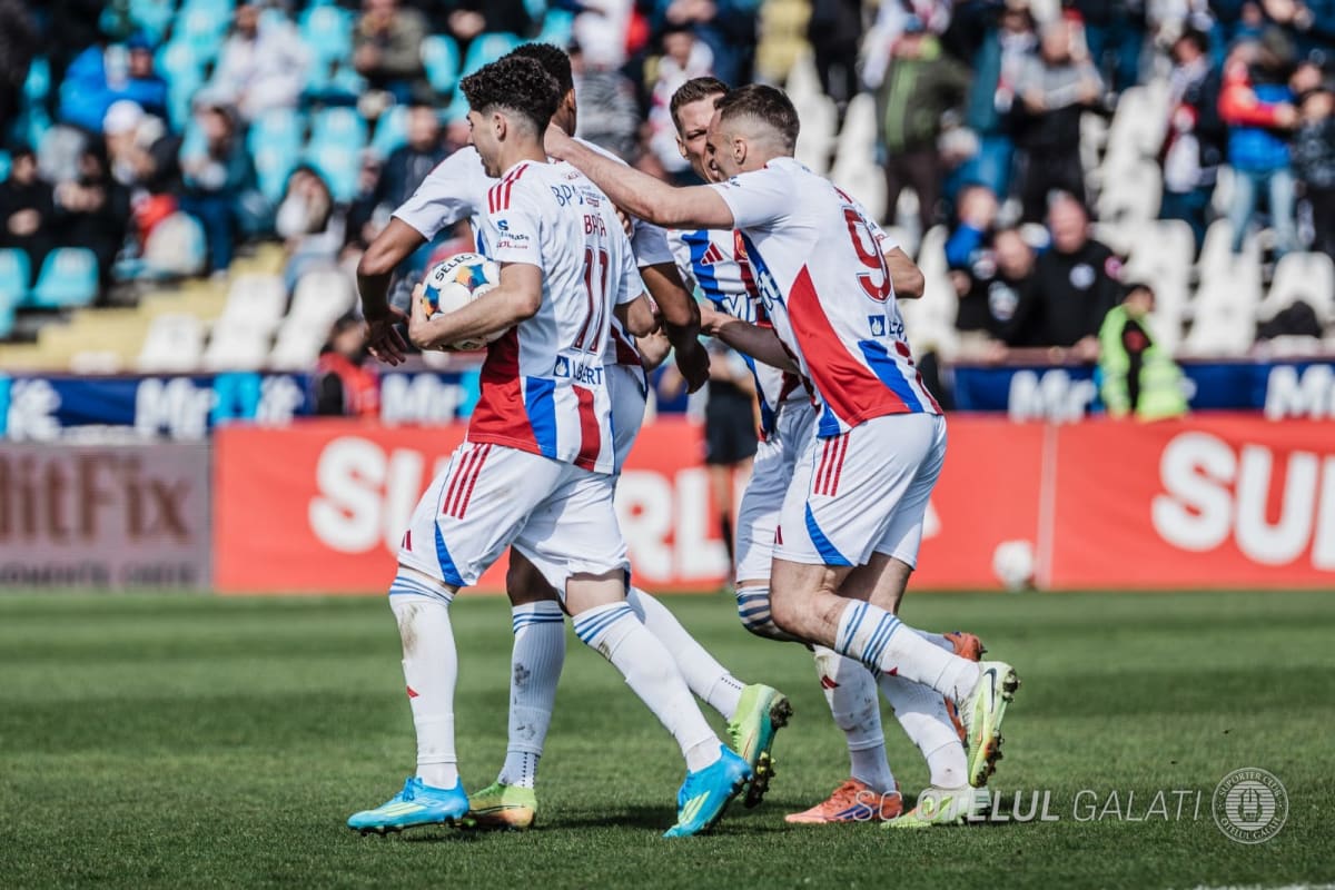 Stadionul Oțelul Galați în timpul unui meci de campionat Stadionul Oțelul Galați în timpul unui meci de campionat