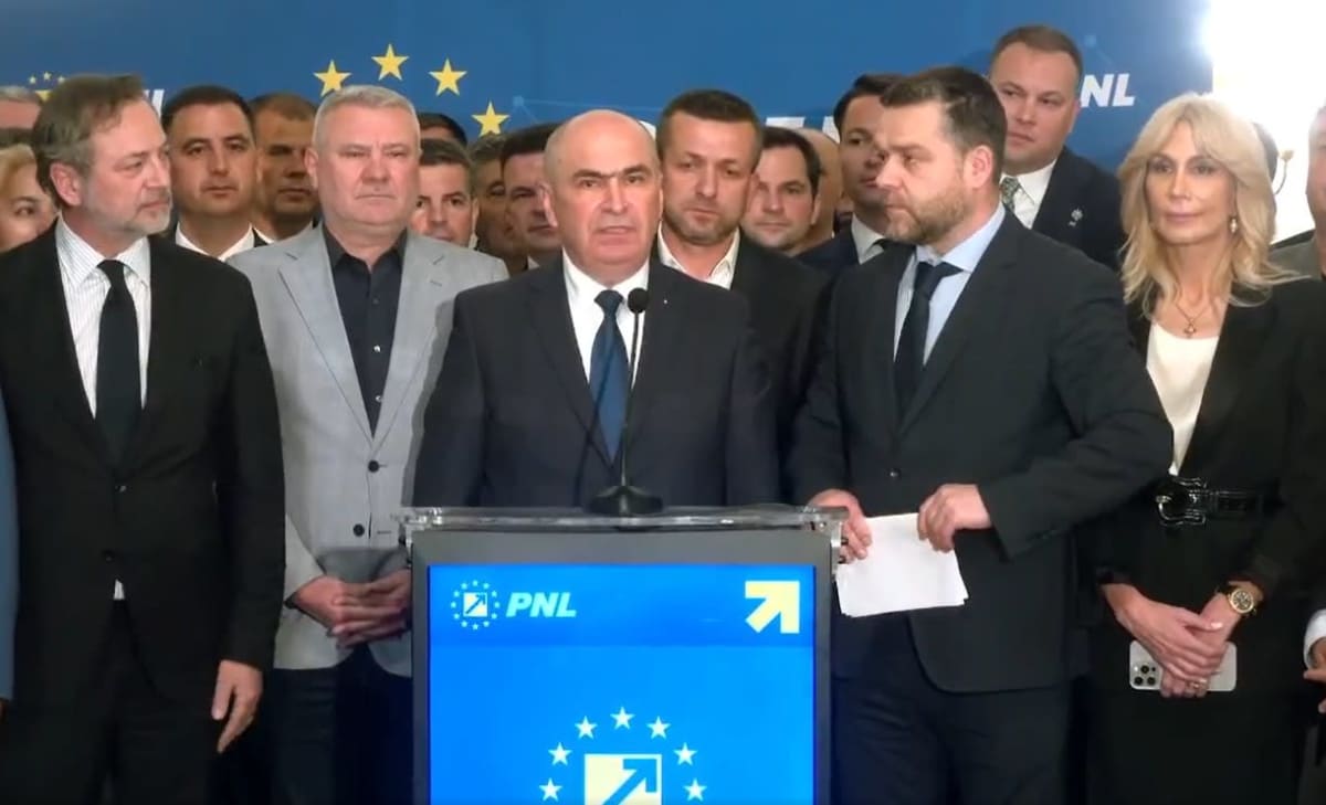 Lideri politici în discuție despre decizia PNL de a intra în opoziție