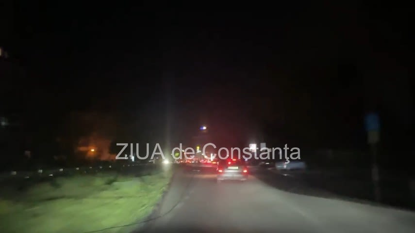 Iluminat public nefuncțional pe Bulevardul Mamaia din Constanța noaptea