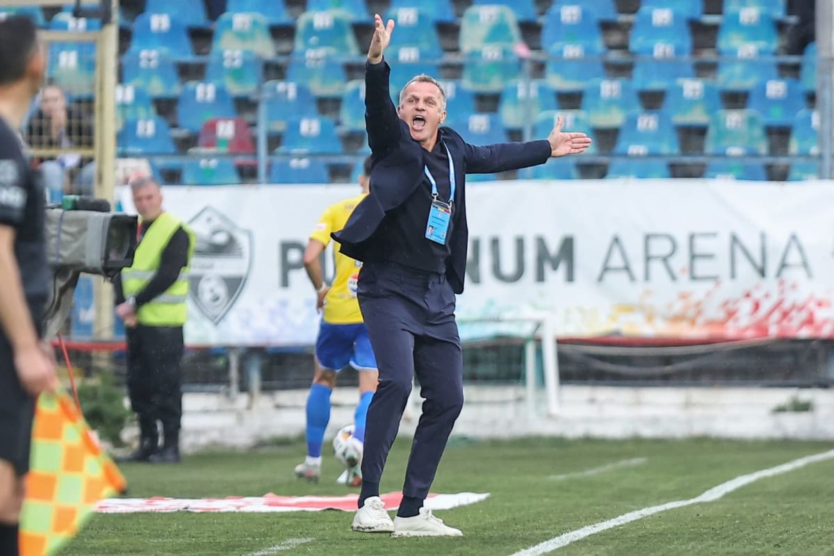 Stjepan Tomas, antrenor Oțelul Galați, în timpul meciului