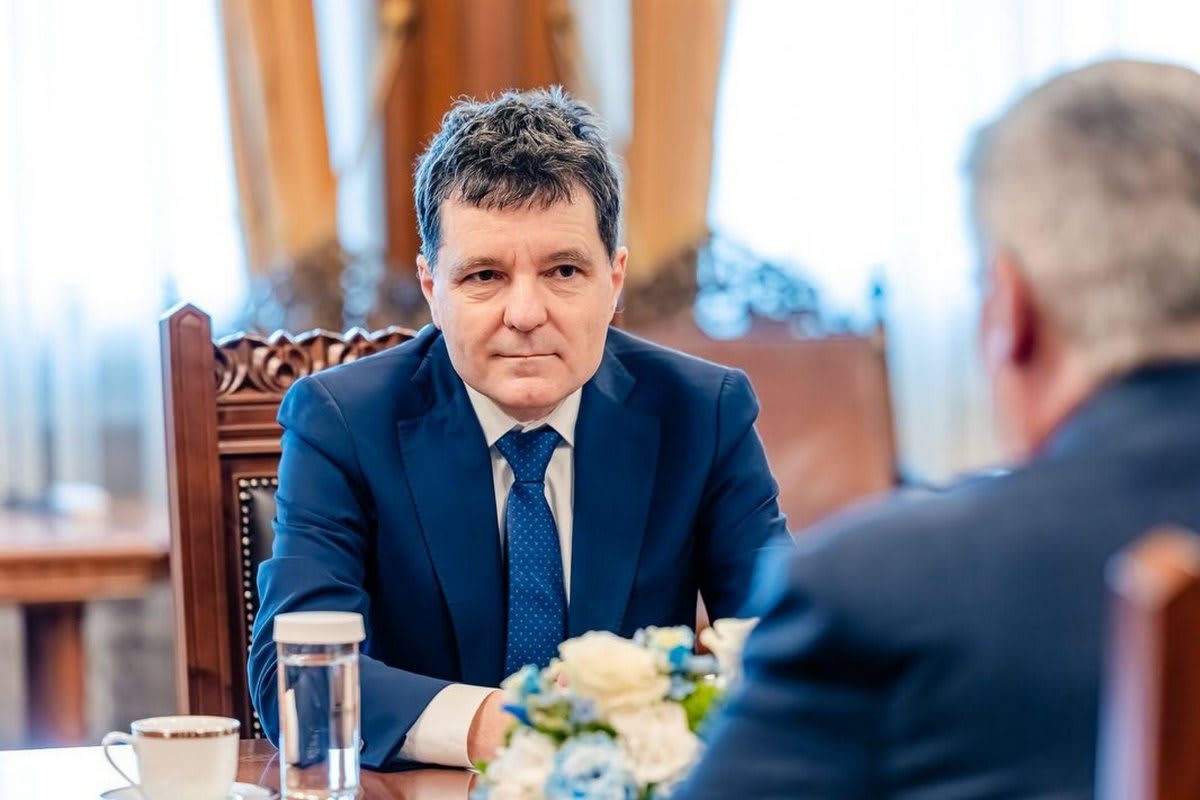 Președintele Nicuşor Dan la Palatul Cotroceni în timpul consultărilor Președintele Nicuşor Dan la Palatul Cotroceni în timpul consultărilor