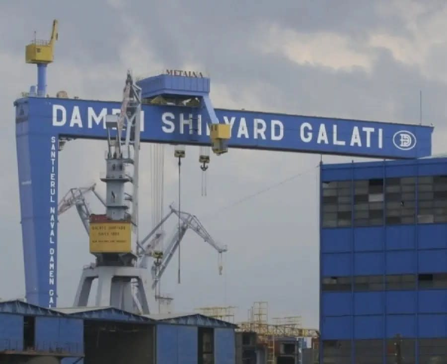 Navală militară în portul Galați, echipamente navale și echipaj