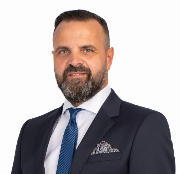 Dan Neicu, lider PNL Galați, în timpul unei declarații despre economia României