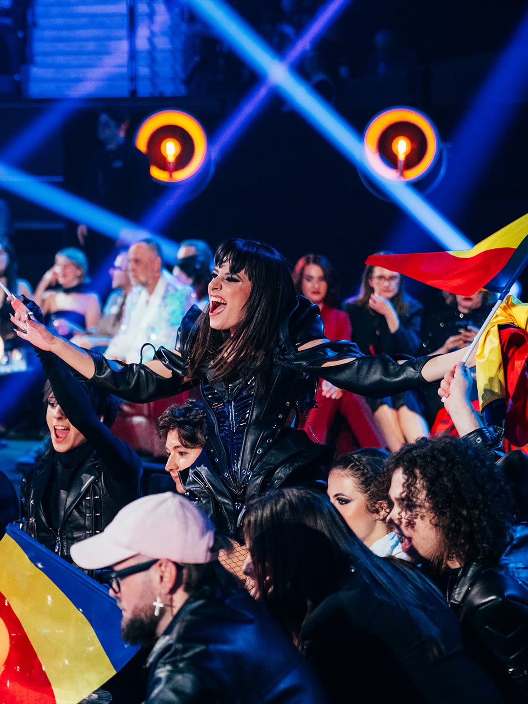 Alexandra Căpitănescu cântând pe scena Eurovision 2026 Alexandra Căpitănescu cântând pe scena Eurovision 2026