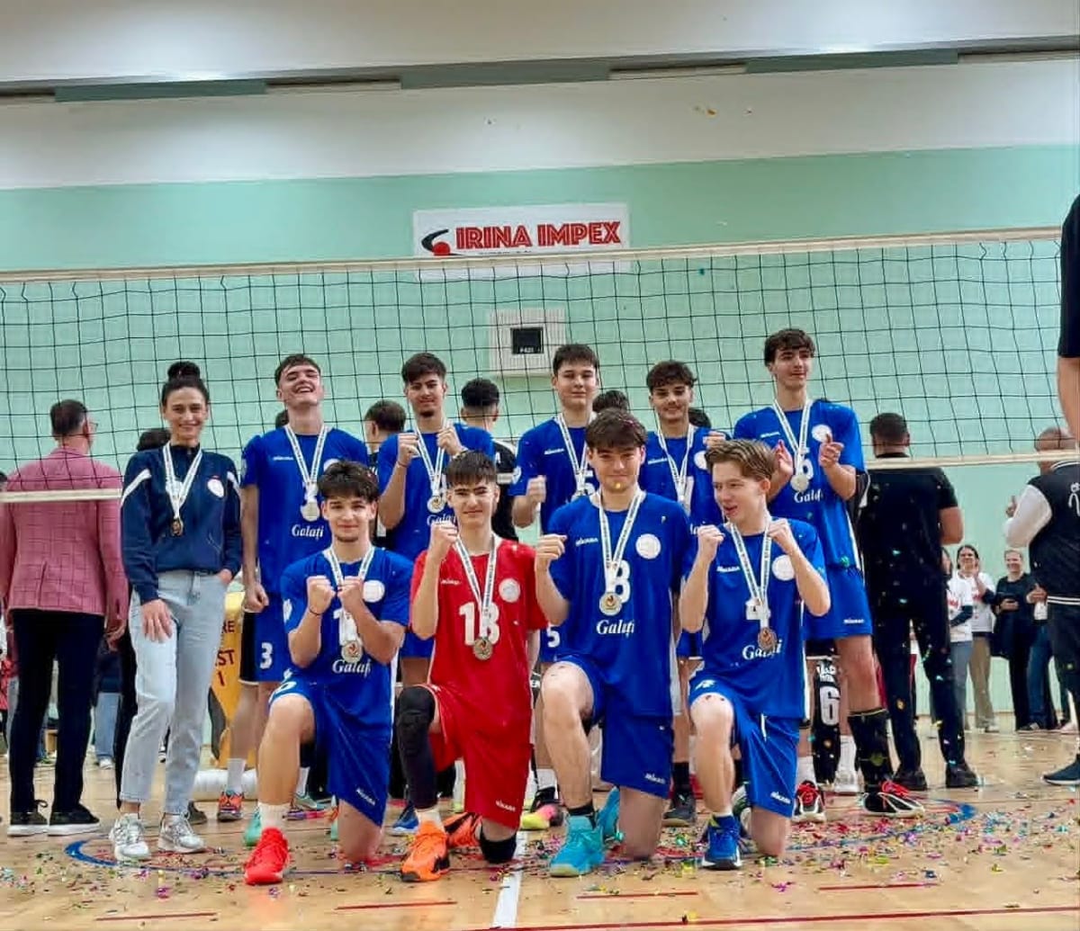 Echipă de volei juniori Galați în timpul meciului