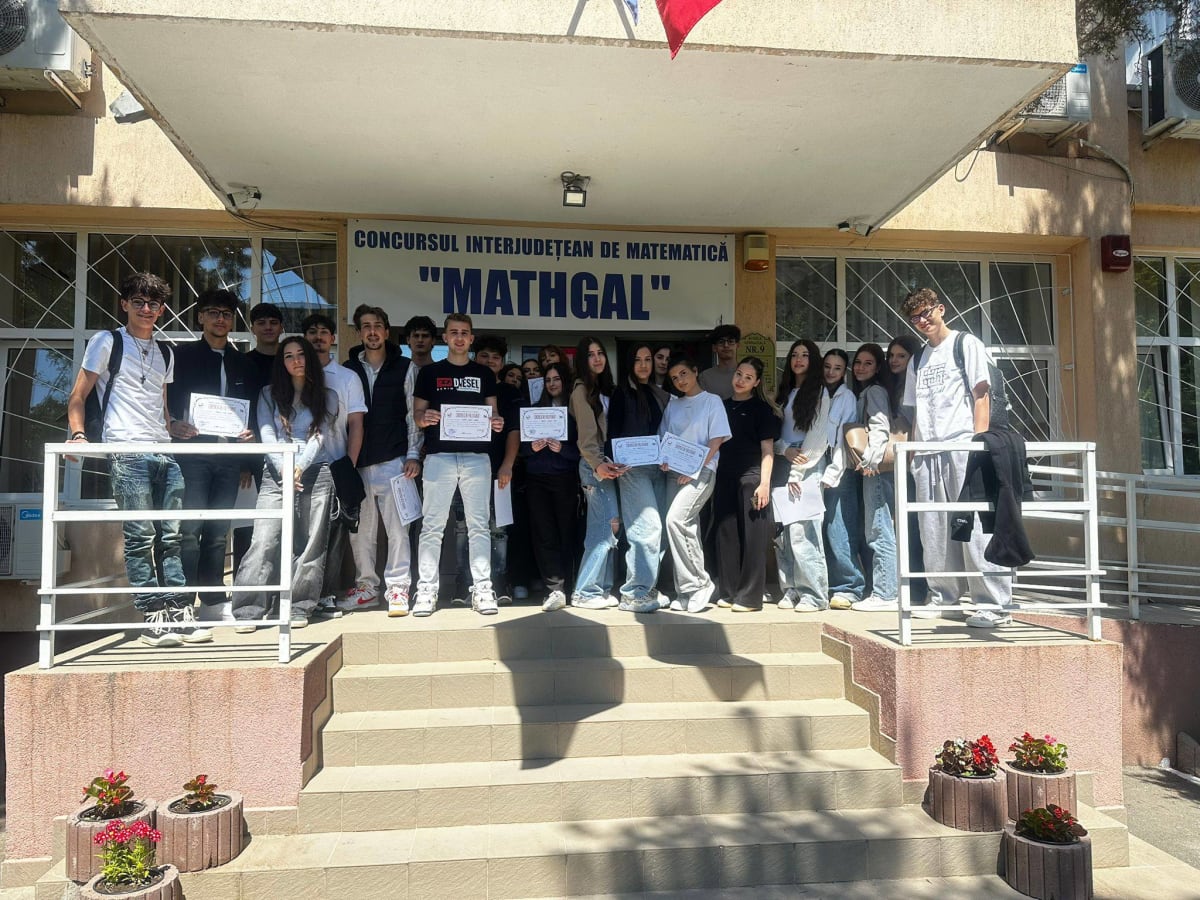 Elevi participanți la concursul de matematică Mathgal la Galați Elevi participanți la concursul de matematică Mathgal la Galați