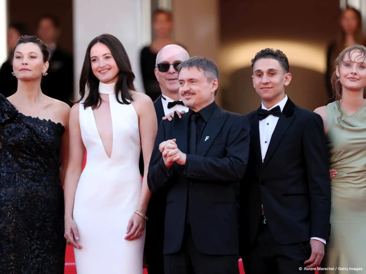 Cristian Mungiu pe covorul roșu la Cannes 2026 Cristian Mungiu pe covorul roșu la Cannes 2026