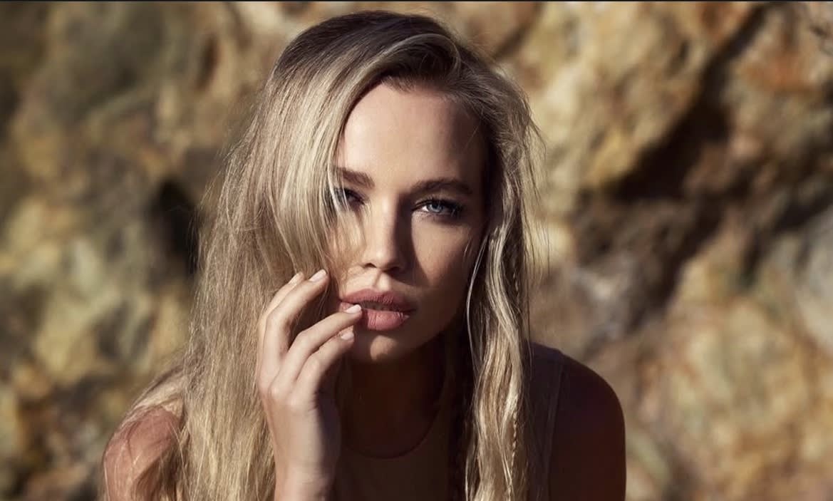Nicole Kovalchuk în echipament de alpinism pe Everest