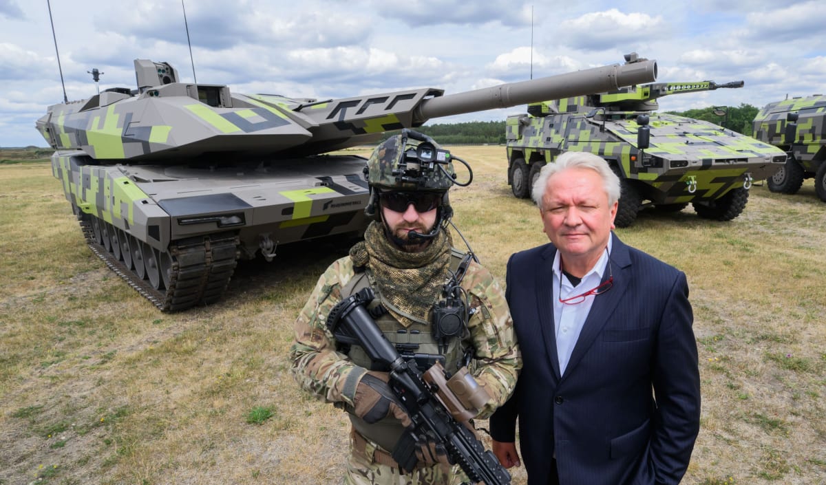 Construirea navelor militare la șantierul naval din Mangalia, România Construirea navelor militare la șantierul naval din Mangalia, România