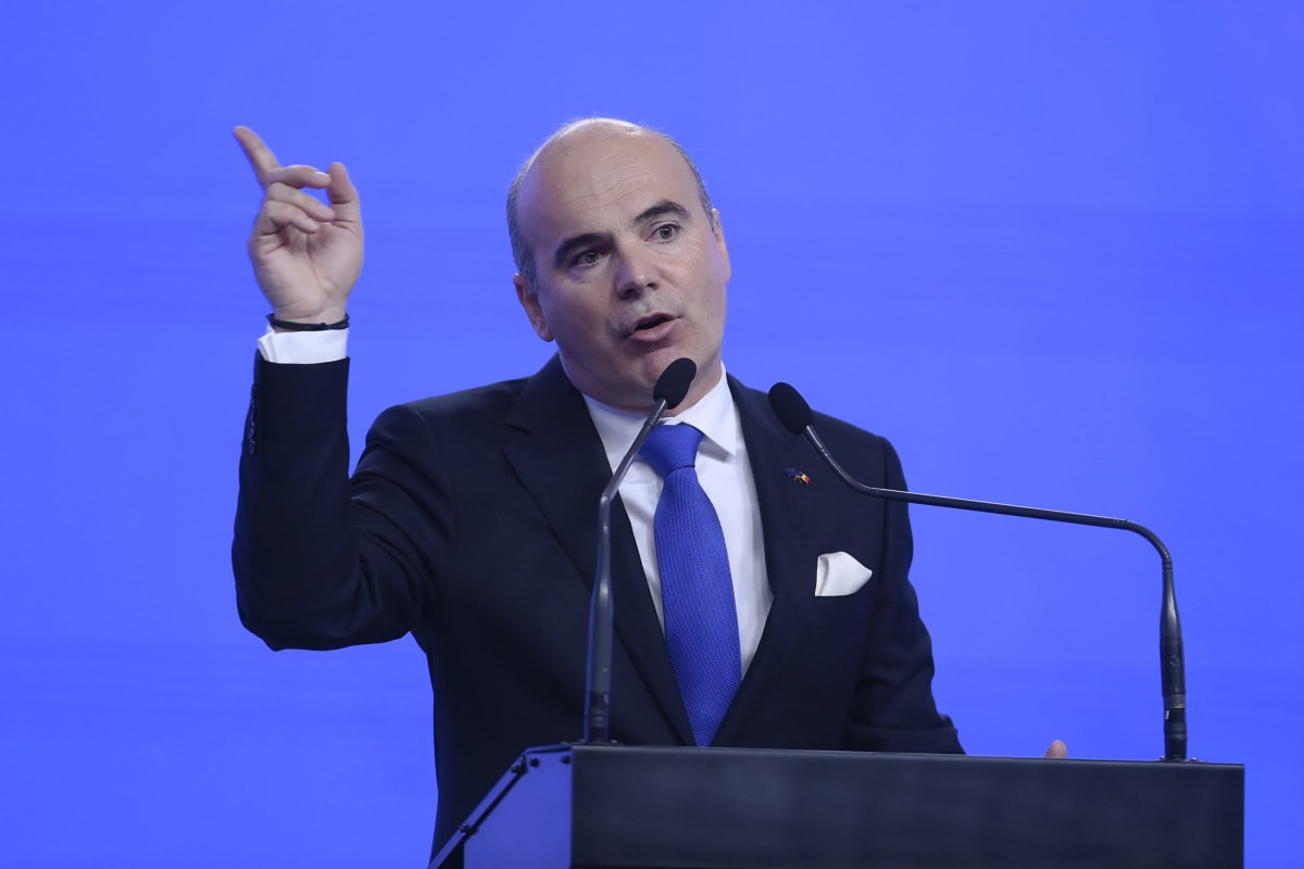 Rareș Bogdan în discurs politic, gesturi și expresie facială intensă