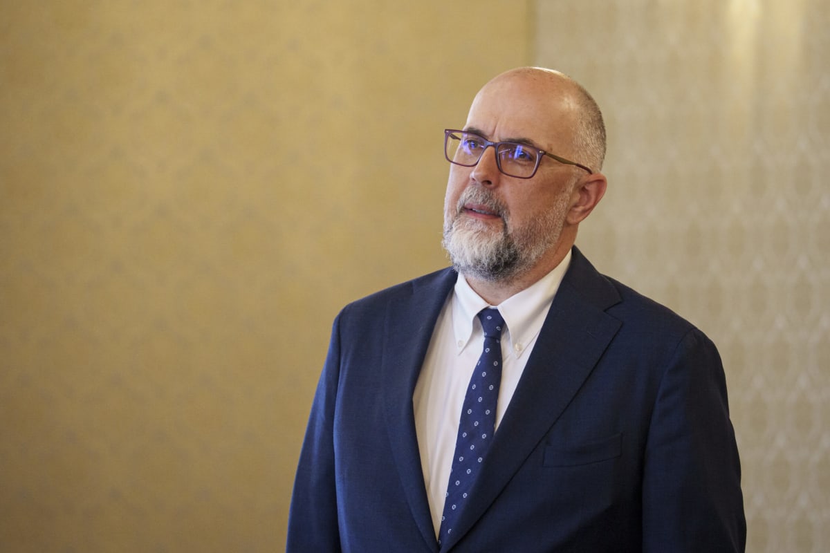 Lideri politici în negocieri parlamentare Lideri politici în negocieri parlamentare