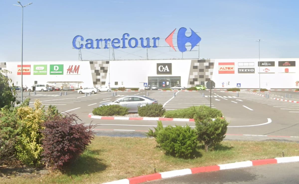 Angajați Carrefour Galați în sediu, mesaj finalizare tranzacție Angajați Carrefour Galați în sediu, mesaj finalizare tranzacție