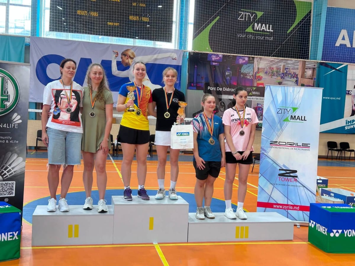 Sportivi de badminton de la CS Siderurgistul Galați pe teren