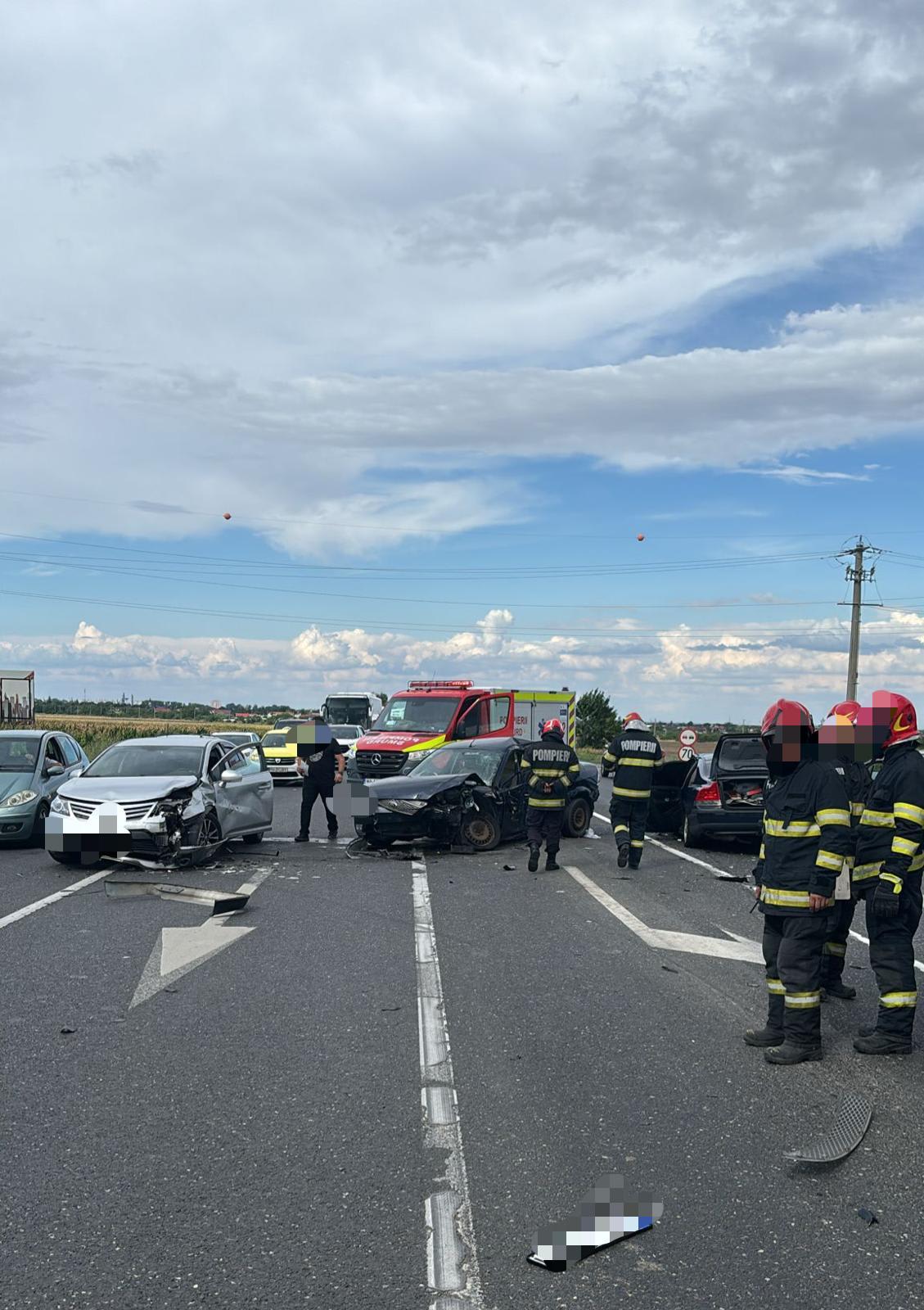 accident rutier pe DEx12 între TIR, autoutilitară și autoturism