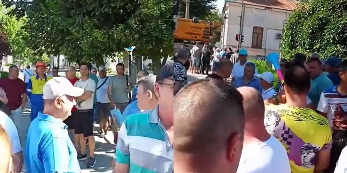 Siderurgiști protestând la Prefectura Galați Siderurgiști protestând la Prefectura Galați