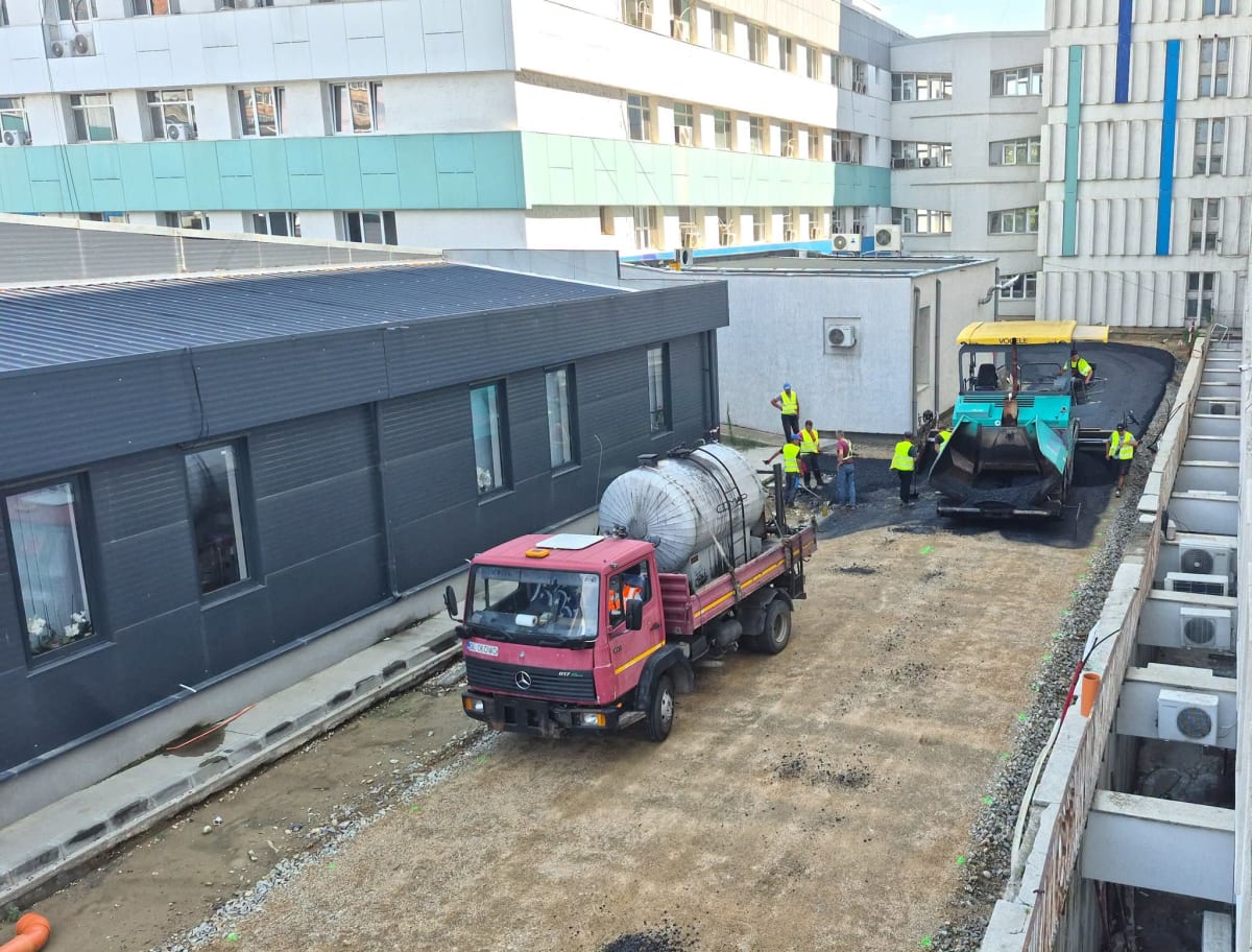 Lucrări de asfaltare și construcție tunel la Spitalul Județean Galați Lucrări de asfaltare și construcție tunel la Spitalul Județean Galați
