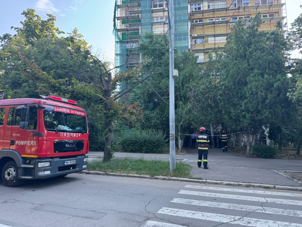 Echipaj de pompieri și ambulanță la locul accidentului din Galați