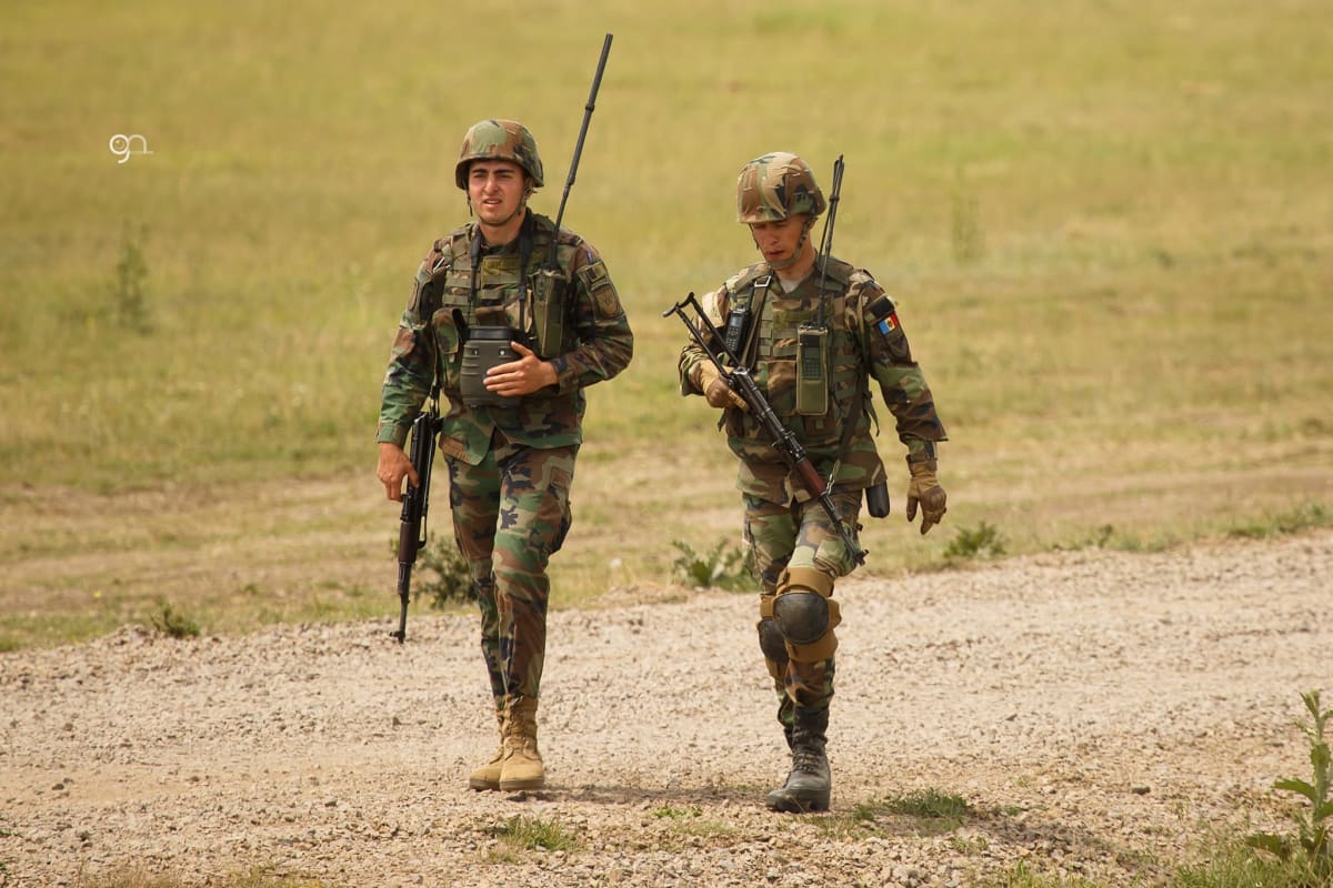 Soldați militari în acțiune în Galați, structuri moderne, mediu militar