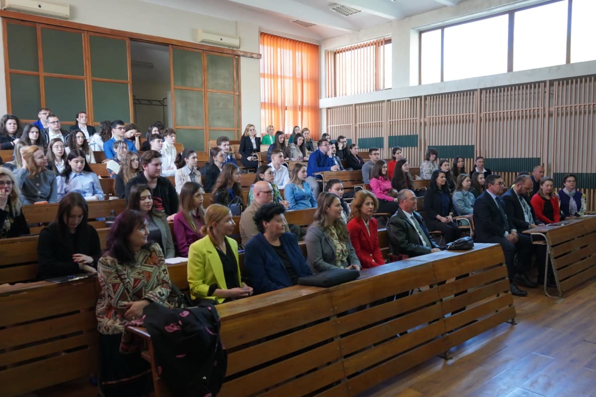 Student Galați cu documente pierdute în mână