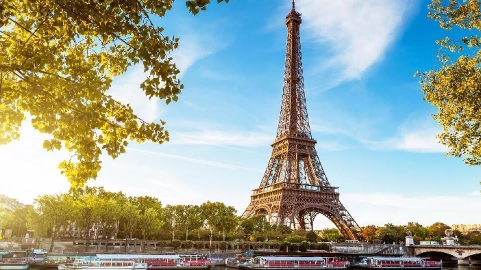 Președinte Nicușor Dan participând la parade militară în Paris Președinte Nicușor Dan participând la parade militară în Paris