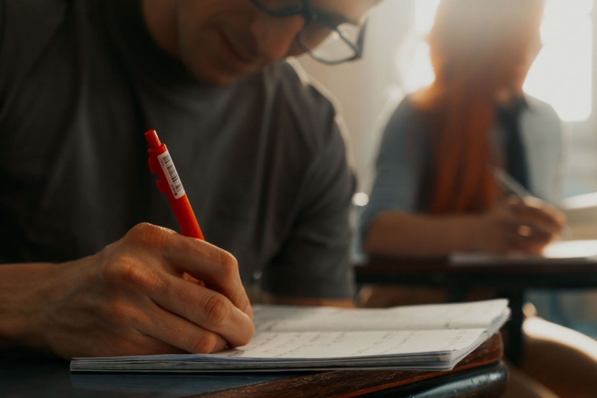 Elevi și profesori în sala de examen la Galați Elevi și profesori în sala de examen la Galați