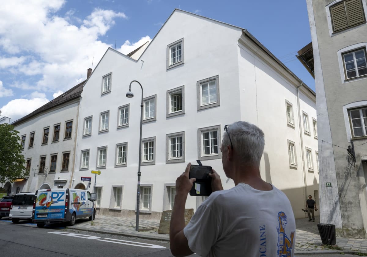 Austria finalizează renovările casei în care s-a născut Hitler, transformând-o în secție de poliție