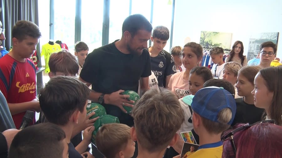 Gabi Tamaș a venit la Buzău pentru Mattias și a semnat sute de autografe