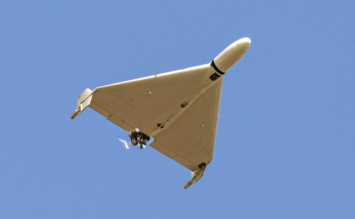 dronă survolând spațiul aerian