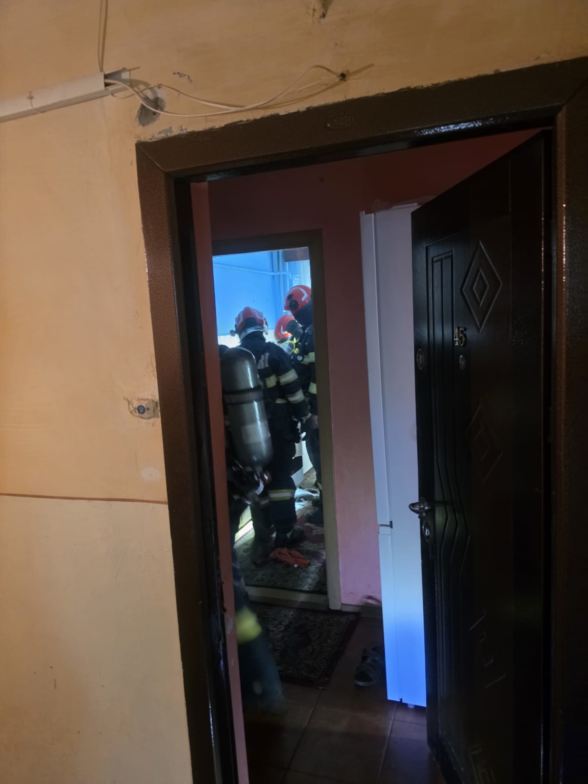 Pompieri în acțiune la un apartament din Brăila Pompieri în acțiune la un apartament din Brăila
